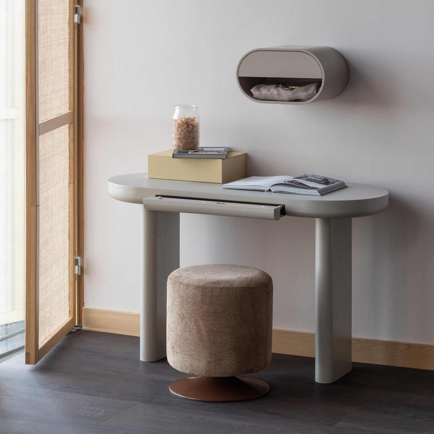 ISLEN HOCKER WITH DREHFUSS BOUCLE BRAUN 377830-B – Bild 2
