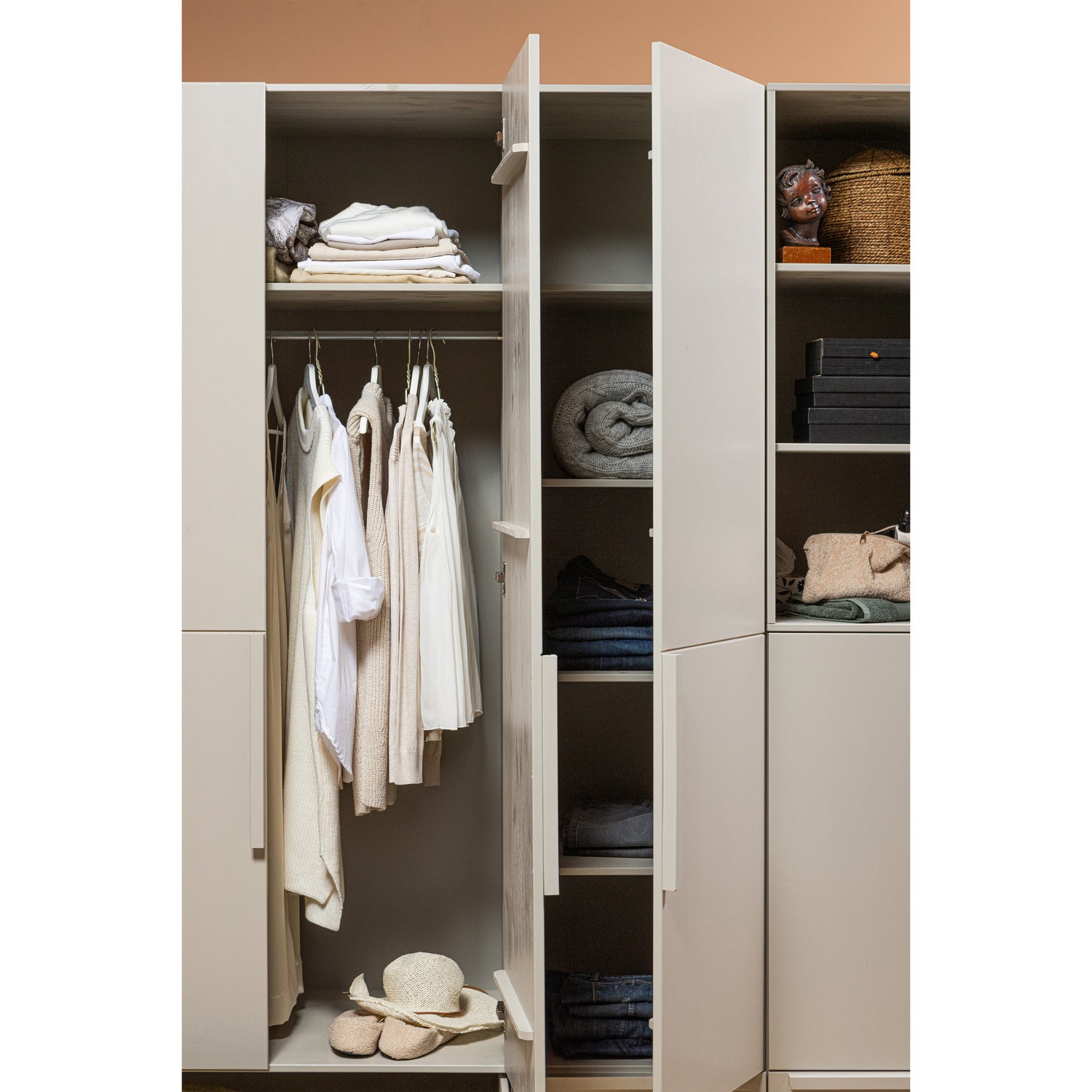 PURE 3 TUR KLEIDERSCHRANK SPLITTUR KIEFER DUST [fsc] 379553-D – Bild 3