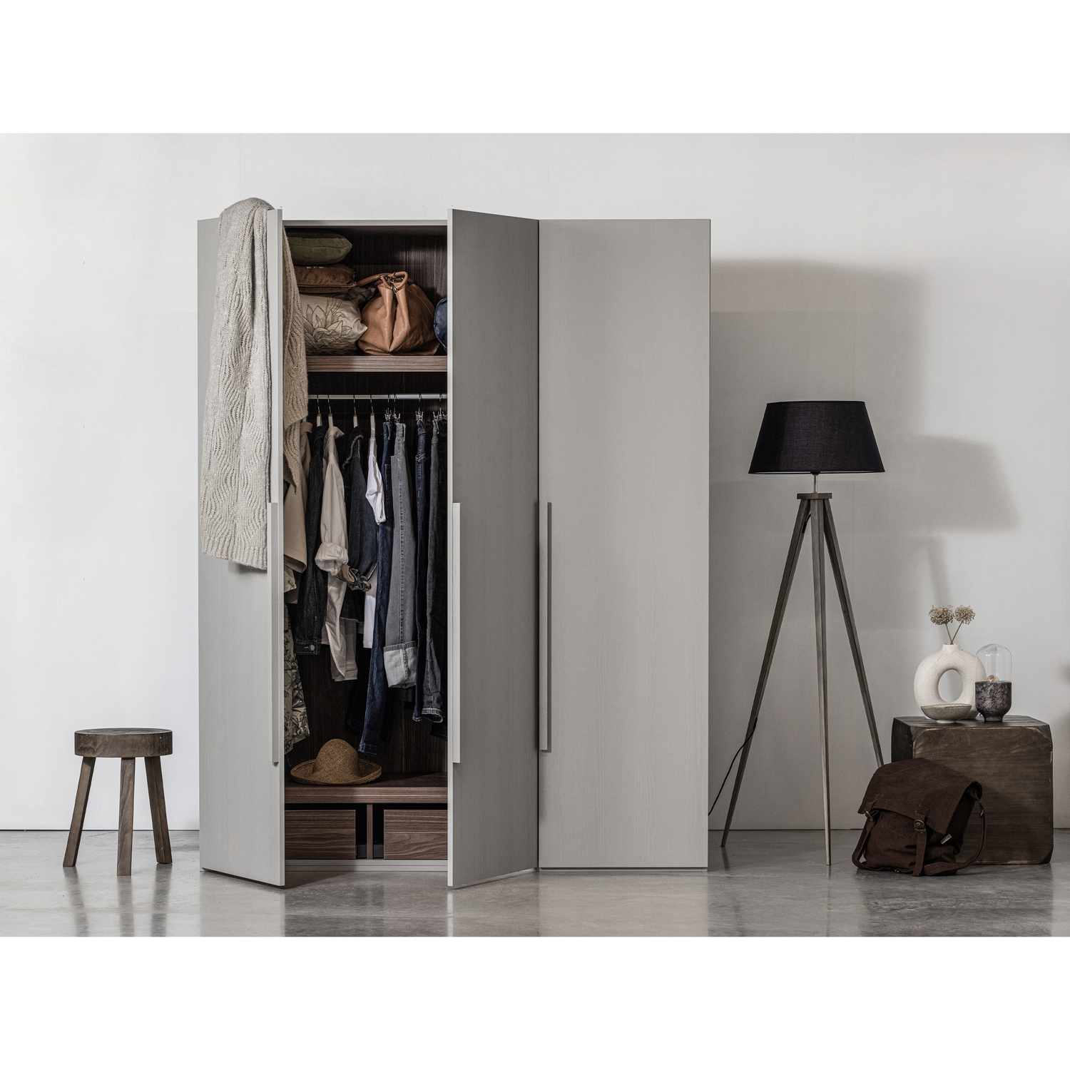 RENS 3-TURIG SCHRANK LANGES GRIFF WALNUSSE PEBBLE GREY [fsc] 379569-G – Bild 3