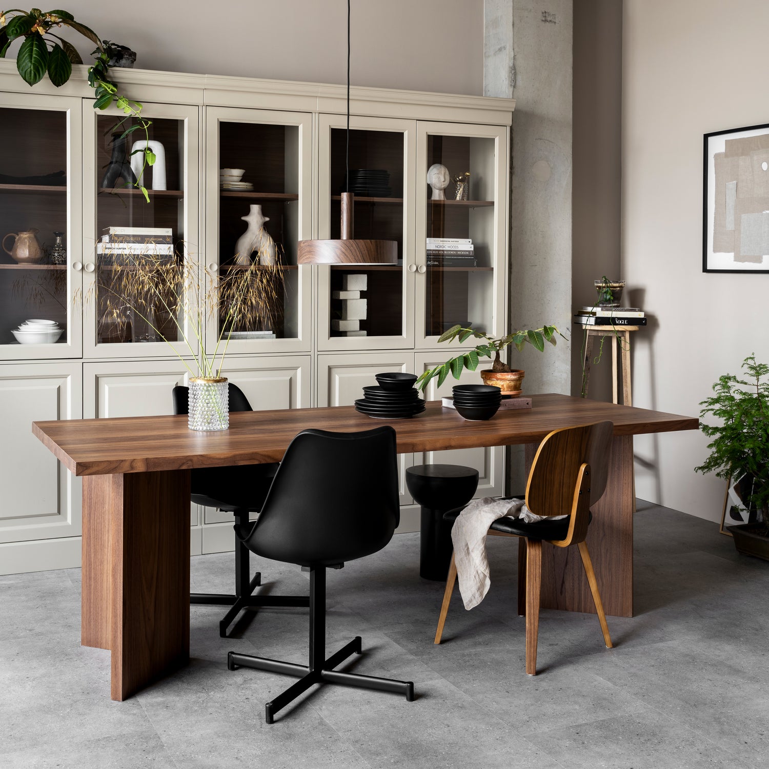 CHOW 4-DRS VITRINE SCHRANK KIEFER DAKARGRAU [fsc] 400462-DG – Bild 2