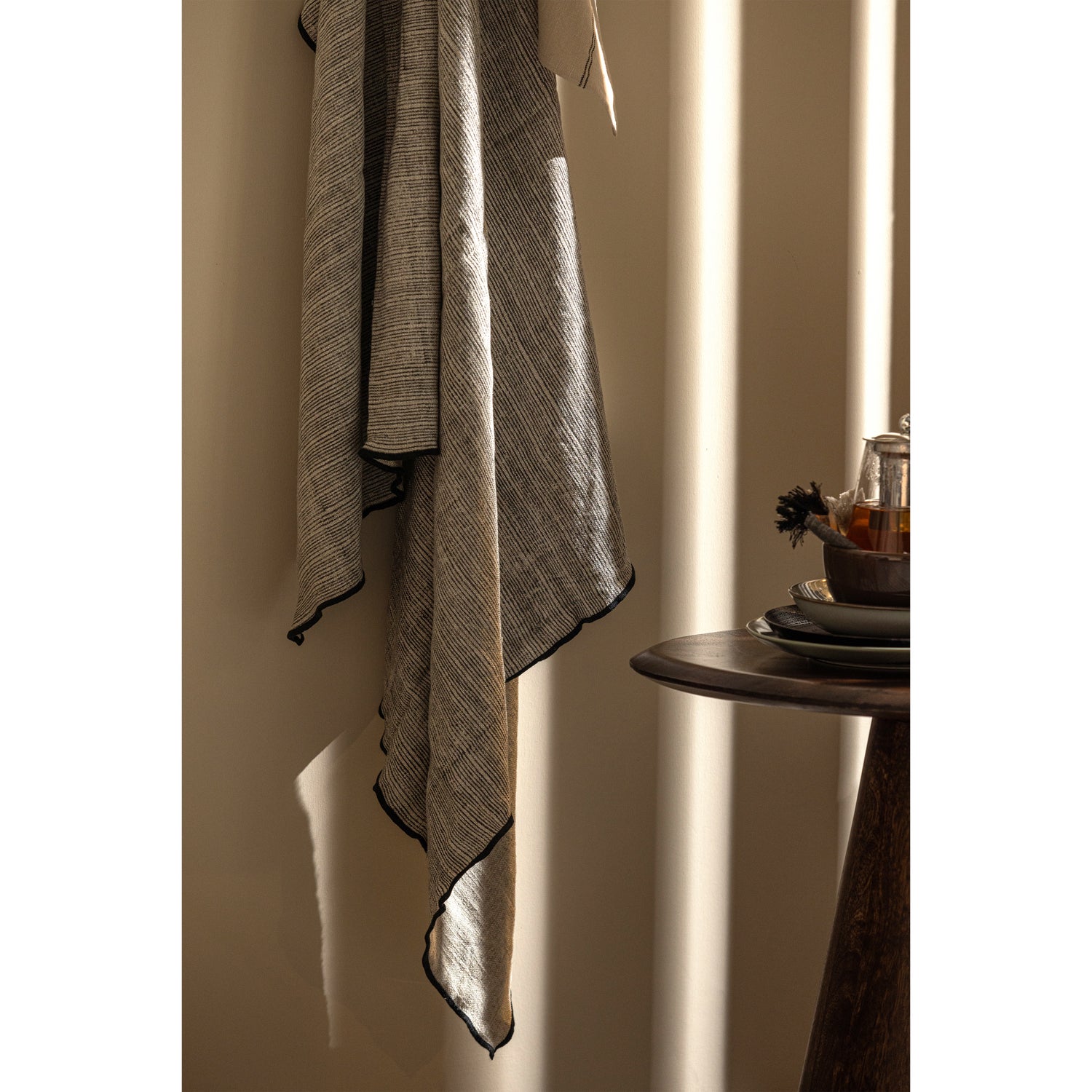 UNIQUE PLAID MIT STREIFEN SCHWARZ WEISS 130x170CM 801374-Z – Bild 3